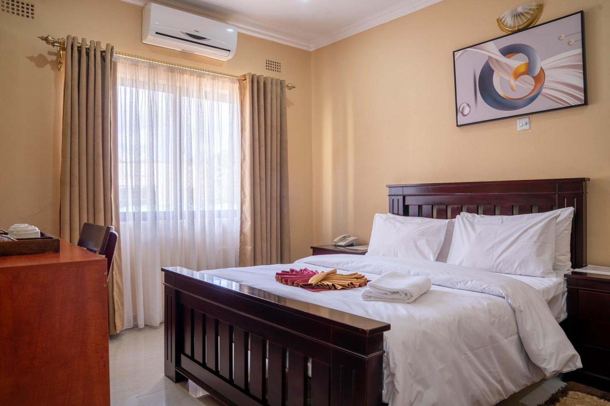 Nyamfinzi Hotel Chipata ภายนอก รูปภาพ