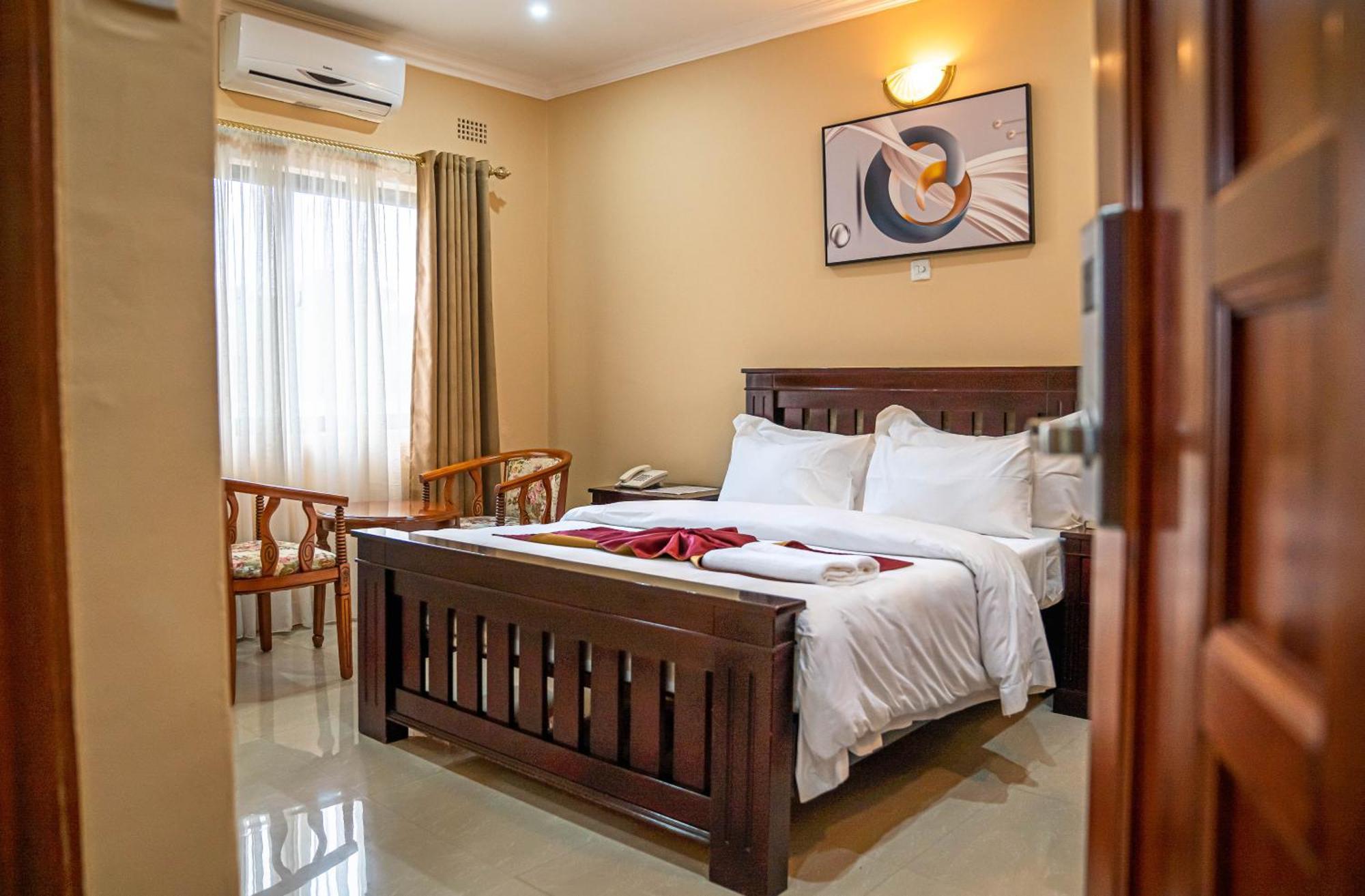 Nyamfinzi Hotel Chipata ภายนอก รูปภาพ